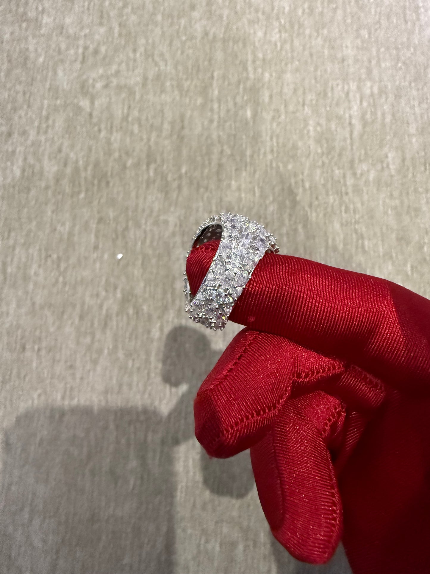100 % Authentic Moissanite Master Piece Ring size 10, 925 silver moissanite ring VVS1 quality, real moissanite that is diamond test approved