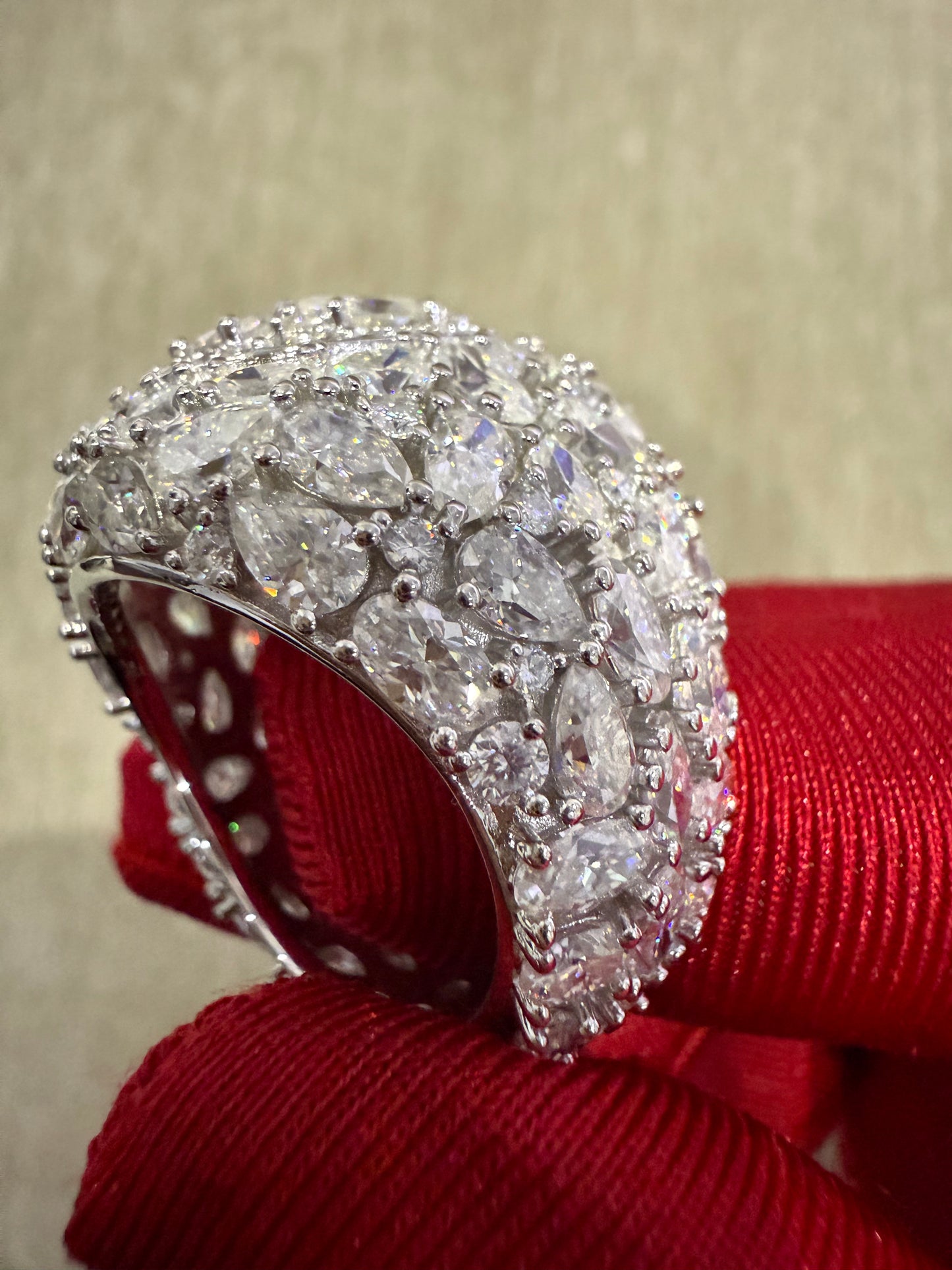 100 % Authentic Moissanite Master Piece Ring size 10, 925 silver moissanite ring VVS1 quality, real moissanite that is diamond test approved