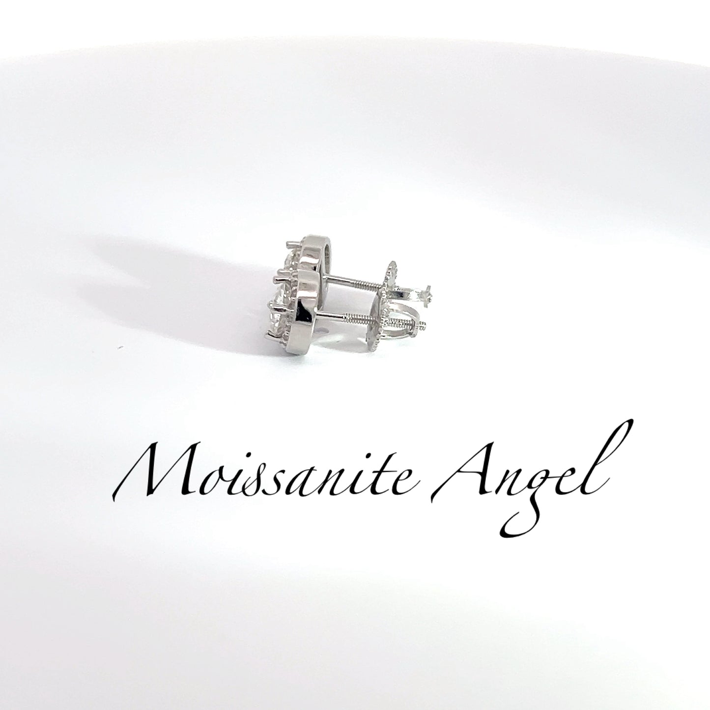 Beautiful Moissanite halo studs vvs1 quality