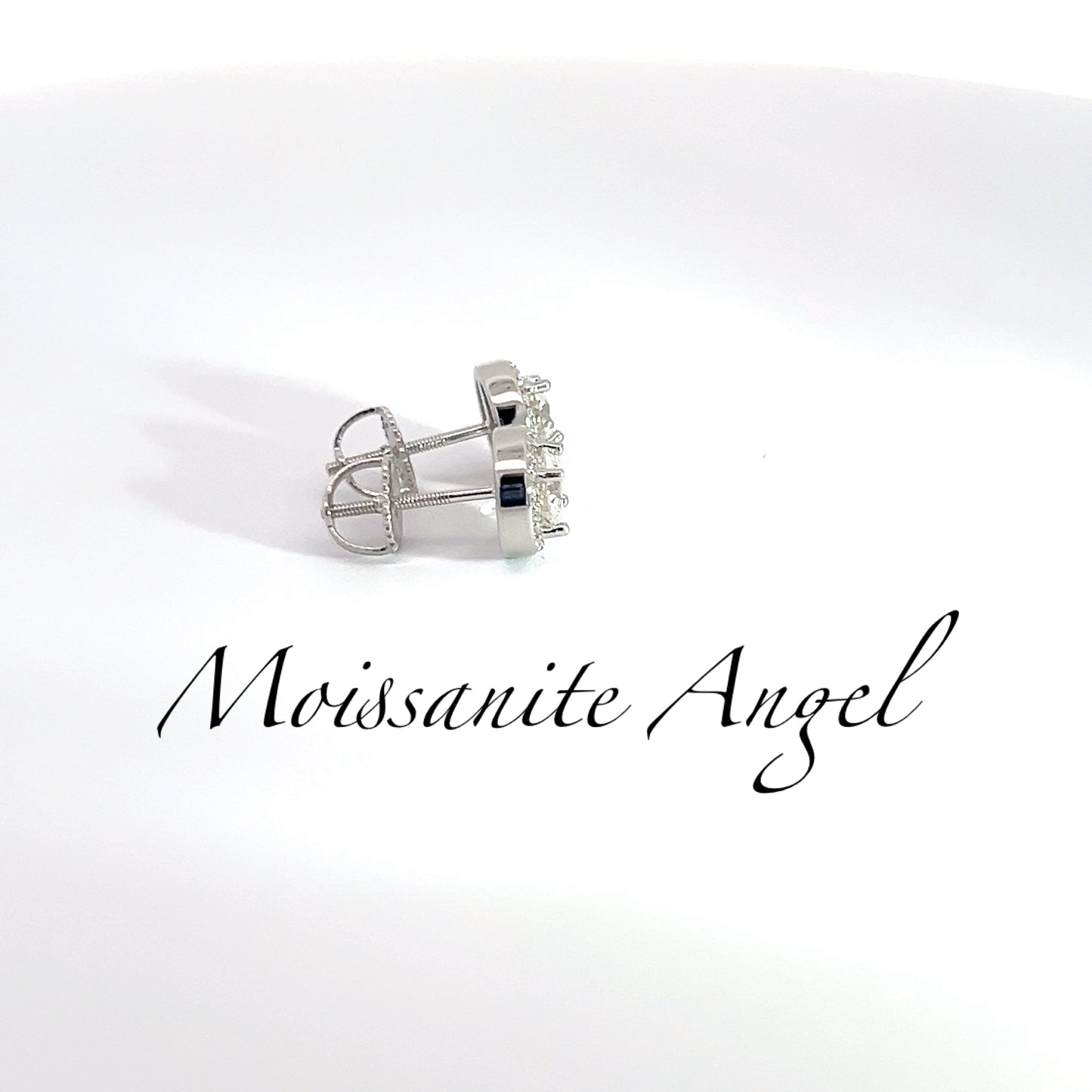 Beautiful Moissanite halo studs vvs1 quality