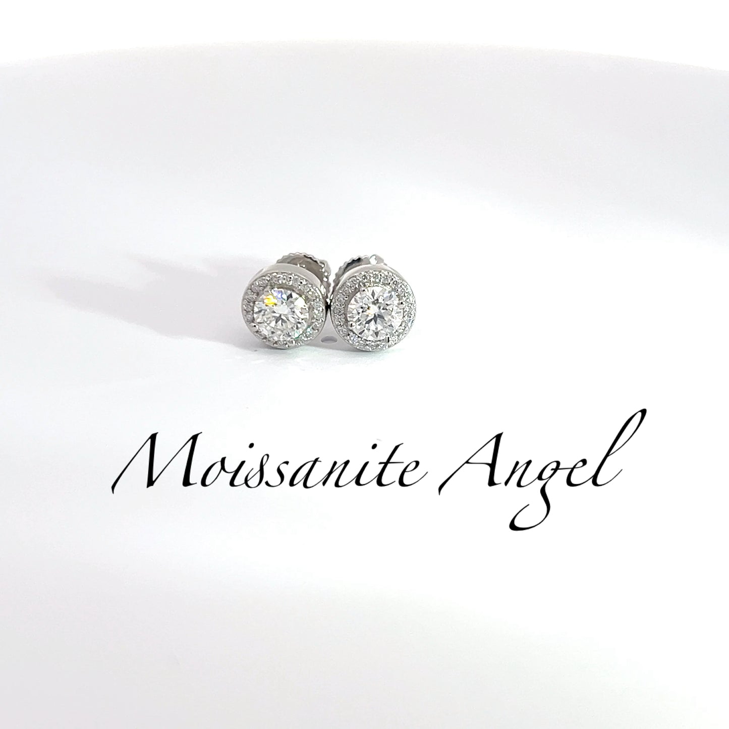 Beautiful Moissanite halo studs vvs1 quality